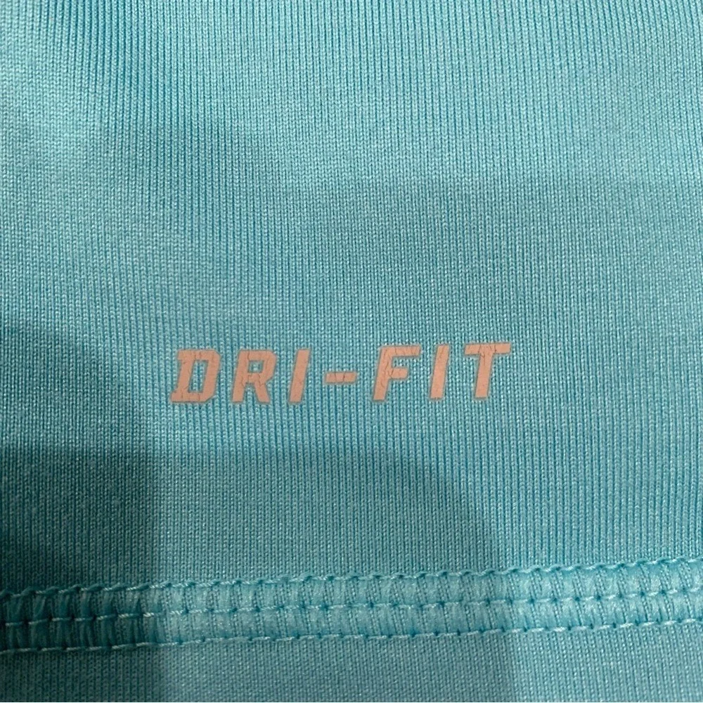 Nike Women‎ Size Medium Dri-Fit Active Long Sleeve